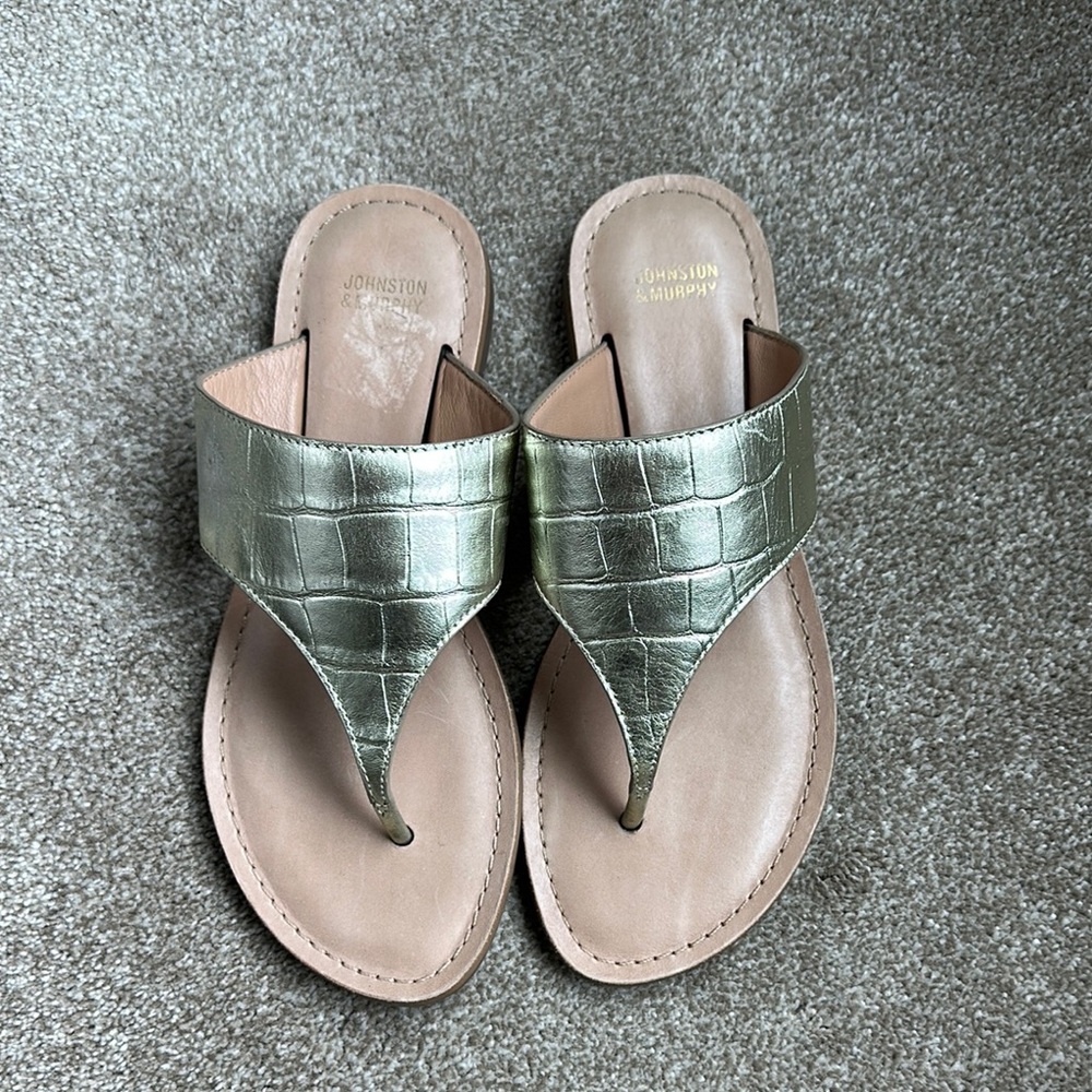 Johnston & Murphy Gold Sandals Elegant Thong Design